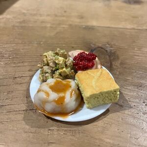 Dolly’s Dining Room Thanksgiving Meal